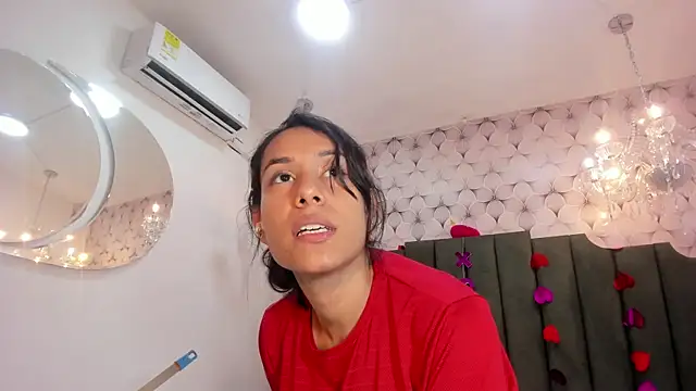 PilarJones  online show from February 19, 2025, 12:33 pm