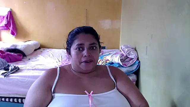 yulieth bbw online show from May 17, 2026, 12:23 pm