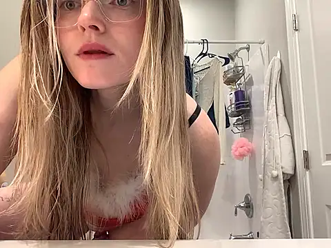 Snapshot of collegeslay chatting on December 23, 2024, 1:40 am collegeslay online show from December 23, 2024, 1:40 am