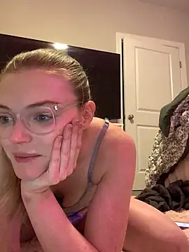 Snapshot of collegeslay chatting on January 19, 2025, 12:06 am collegeslay online show from January 19, 2025, 12:06 am