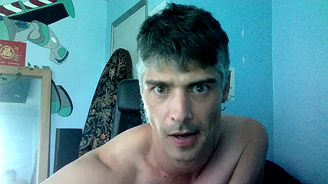Snapshot of houseofbrats chatting on June 29, 2026, 12:05 pm houseofbrats online show from June 29, 2026, 12:05 pm
