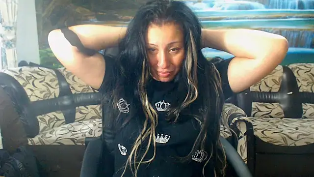 Snapshot of MoistMady chatting on September 29, 2025, 5:45 am MoistMady online show from September 29, 2025, 5:45 am