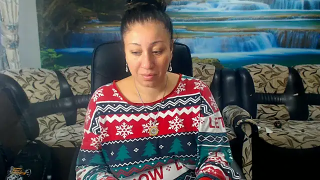 Snapshot of MoistMady chatting on October 4, 2025, 4:32 am MoistMady online show from October 4, 2025, 4:32 am