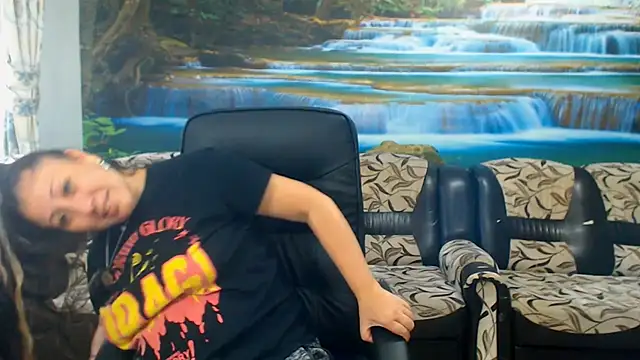 Snapshot of MoistMady chatting on October 8, 2025, 7:06 am MoistMady online show from October 8, 2025, 7:06 am