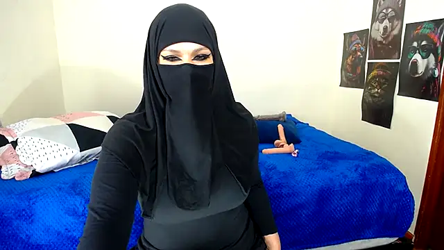 Snapshot of evelyn__salah chatting on February 13, 2025, 4:54 am evelyn  salah online show from February 13, 2025, 4:54 am