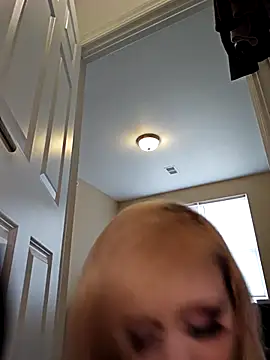 AmethystFoxx online show from April 10, 2026, 5:28 pm