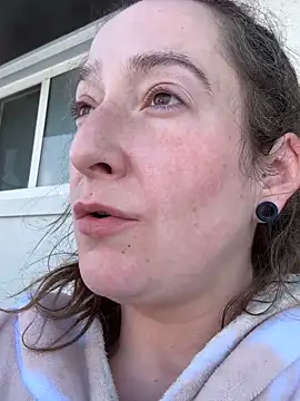 Mini And The Bear online show from March 19, 2026, 1:59 pm