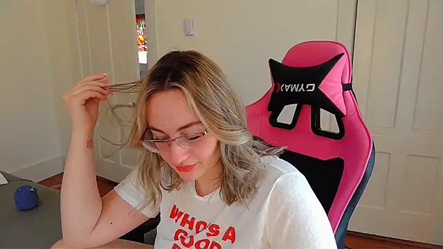 ashleyblaydex online show from March 28, 2026, 6:51 pm