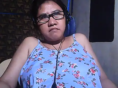 sweetsosie18 online show from February 16, 2026, 9:49 am