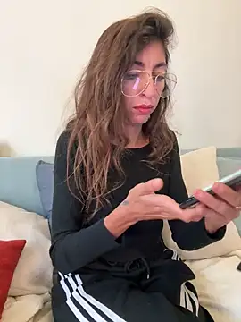 amanilouve online show from October 27, 2025, 12:09 pm