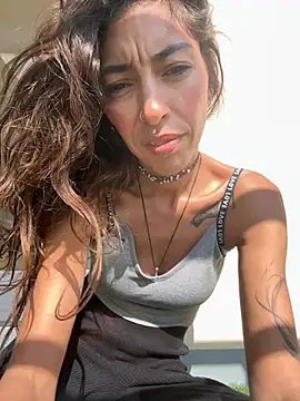 amanilouve online show from March 15, 2026, 1:17 pm