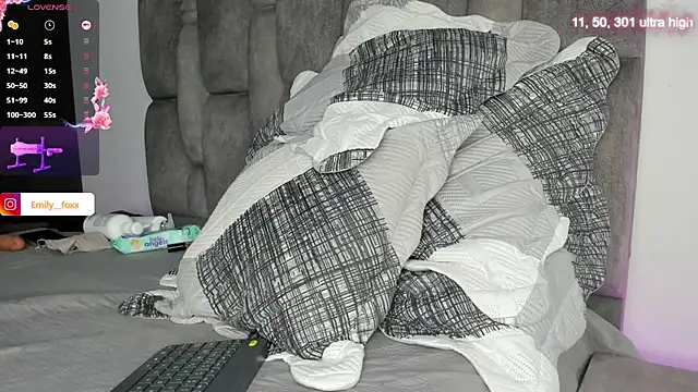 Snapshot of emily_fox1 chatting on February 19, 2026, 10:33 am emily fox1 online show from February 19, 2026, 10:33 am