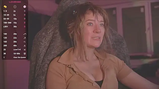 Snapshot of RikkiSanchez chatting on November 1, 2025, 8:33 pm RikkiSanchez online show from November 1, 2025, 8:33 pm