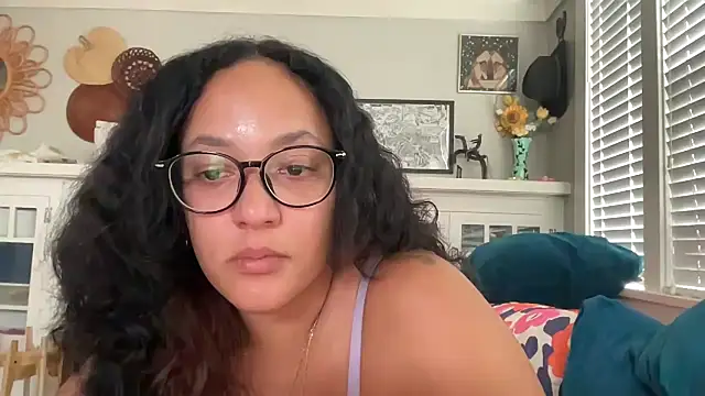 dreamyriri online show from February 15, 2026, 9:44 pm