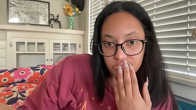 dreamyriri online show from March 3, 2026, 6:14 pm