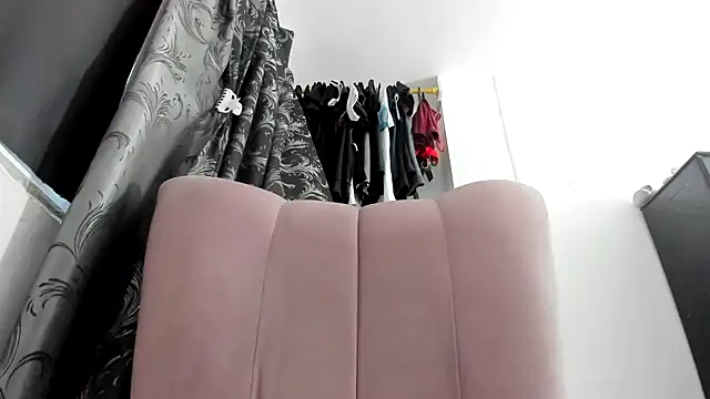 natalia hottman online show from April 13, 2026, 3:28 pm