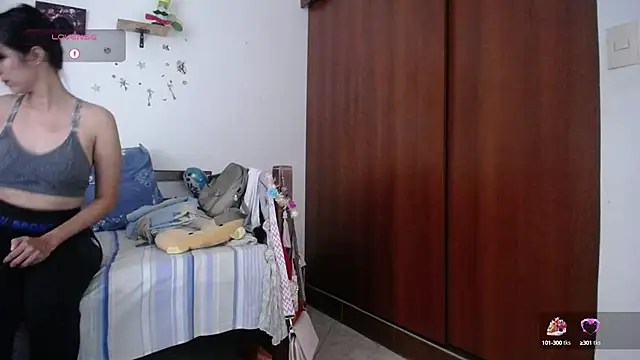 Snapshot of Moon_lunita chatting on September 9, 2025, 5:01 pm Moon lunita online show from September 9, 2025, 5:01 pm