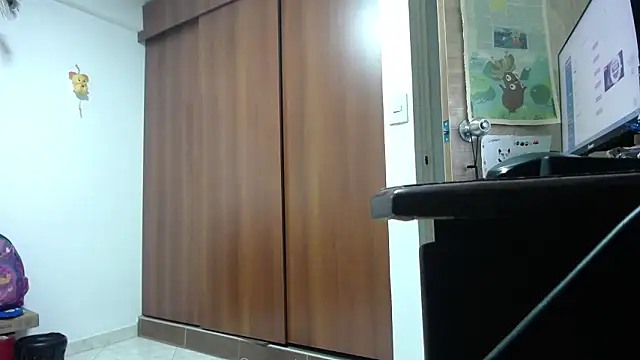 Snapshot of Moon_lunita chatting on March 4, 2026, 4:29 am Moon lunita online show from March 4, 2026, 4:29 am