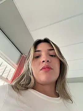 Snapshot of Sarita-candy chatting on April 23, 2026, 4:09 pm Sarita-candy online show from April 23, 2026, 4:09 pm