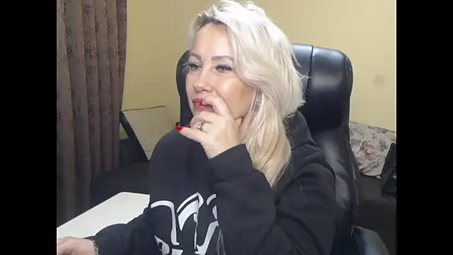 KandyHellenx online show from January 13, 2026, 6:08 am