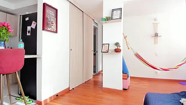 karlye 5 online show from February 19, 2025, 1:17 pm