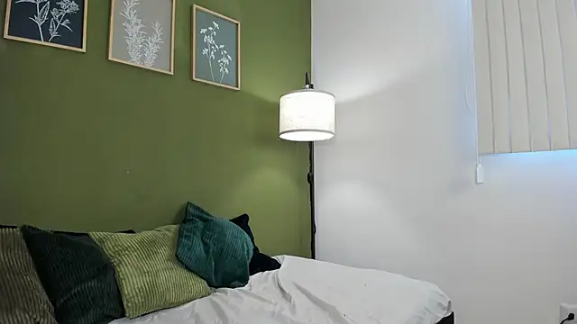 karlye 5 online show from September 17, 2025, 12:18 pm