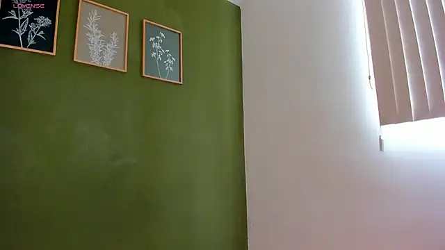 karlye 5 online show from April 8, 2026, 2:39 pm