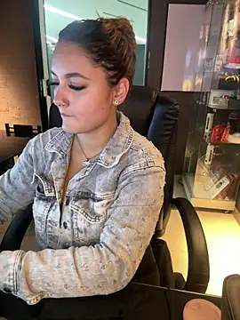 Emiily W online show from December 14, 2025, 4:01 pm