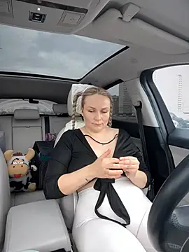 Snapshot of Bondgirl_013 chatting on December 13, 2024, 7:47 am Bondgirl 013 online show from December 13, 2024, 7:47 am