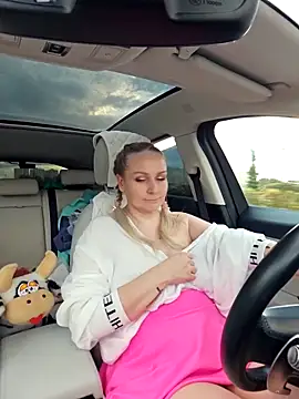 Snapshot of Bondgirl_013 chatting on September 28, 2025, 2:44 pm Bondgirl 013 online show from September 28, 2025, 2:44 pm