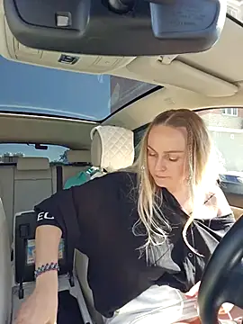 Snapshot of Bondgirl_013 chatting on October 4, 2025, 9:07 am Bondgirl 013 online show from October 4, 2025, 9:07 am