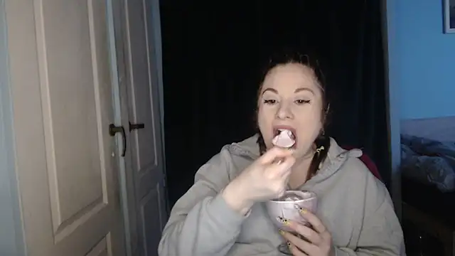 ryhhnnagold99 online show from April 8, 2026, 4:29 pm