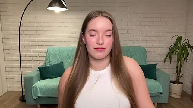 EvaMaddison online show from October 28, 2025, 7:12 am