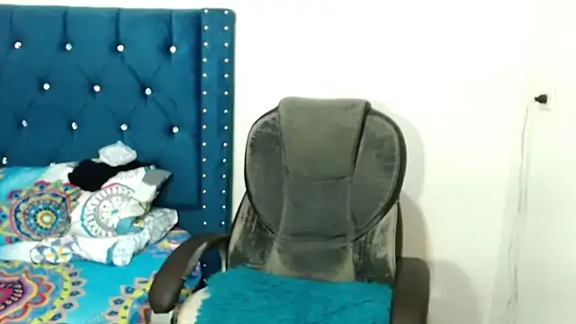 valeriaxxx11 online show from November 13, 2025, 7:13 pm