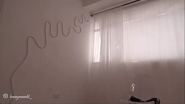 HannaMoom online show from October 3, 2025, 9:45 pm