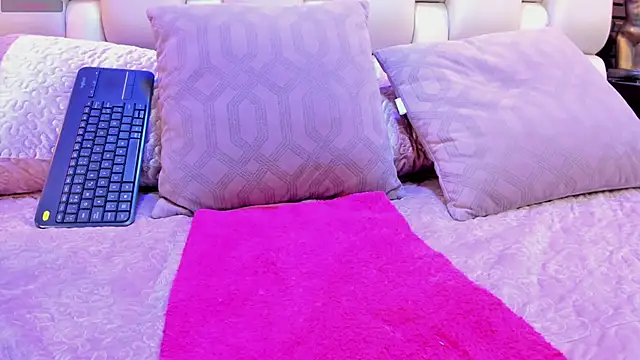 Salo Heaven online show from February 24, 2025, 8:03 pm