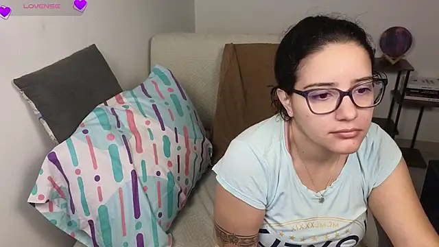 Snapshot of blue__moon_ chatting on February 3, 2026, 4:10 am blue moon online show from February 3, 2026, 4:10 am