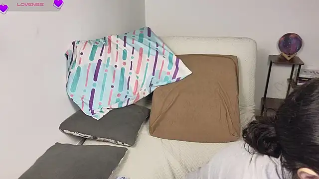 Snapshot of blue__moon_ chatting on February 4, 2026, 3:12 am blue moon online show from February 4, 2026, 3:12 am