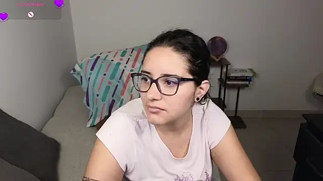 Snapshot of blue__moon_ chatting on March 16, 2026, 1:33 am blue moon online show from March 16, 2026, 1:33 am