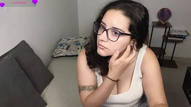 Snapshot of blue__moon_ chatting on March 31, 2026, 4:02 am blue moon online show from March 31, 2026, 4:02 am