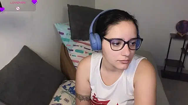 Snapshot of blue__moon_ chatting on April 10, 2026, 3:56 am blue moon online show from April 10, 2026, 3:56 am