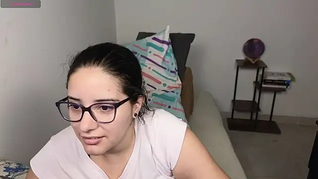 Snapshot of blue__moon_ chatting on May 6, 2026, 3:35 am blue moon online show from May 6, 2026, 3:35 am