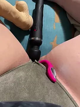 Snapshot of katcclovea chatting on March 31, 2026, 5:57 pm katcclovea online show from March 31, 2026, 5:57 pm