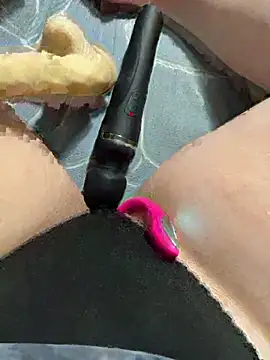 Snapshot of katcclovea chatting on April 12, 2026, 5:40 pm katcclovea online show from April 12, 2026, 5:40 pm