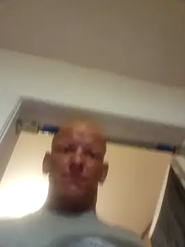 szaoonybyczek online show from November 18, 2025, 1:33 am