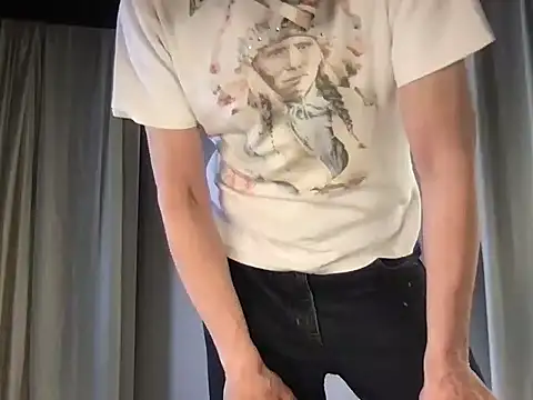 Snapshot of GioApri chatting on October 20, 2025, 10:32 pm GioApri online show from October 20, 2025, 10:32 pm