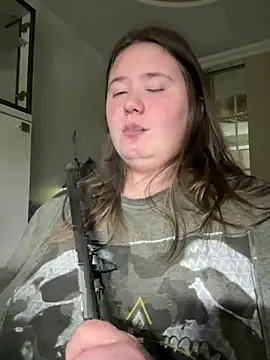 remirann  online show from December 13, 2024, 5:21 pm