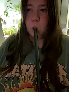 remirann  online show from September 22, 2025, 5:04 pm