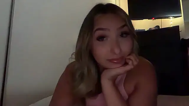 Snapshot of lustfulsmiles chatting on June 13, 2026, 4:05 pm lustfulsmiles online show from June 13, 2026, 4:05 pm