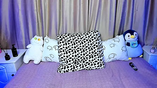 Snapshot of LilyStarlight chatting on February 19, 2025, 6:33 am LilyStarlight online show from February 19, 2025, 6:33 am